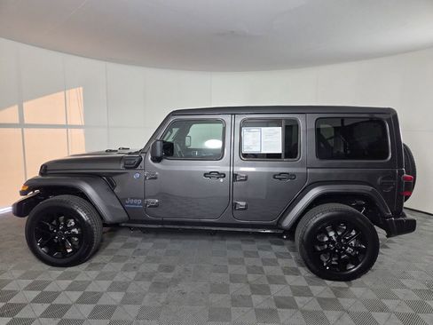 Certified 2025 Jeep Wrangler Sahara w/ Safety Group image 9