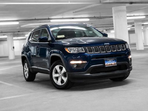 Used 2019 Jeep Compass Latitude w/ Cold Weather Group AWD/4WD image 4