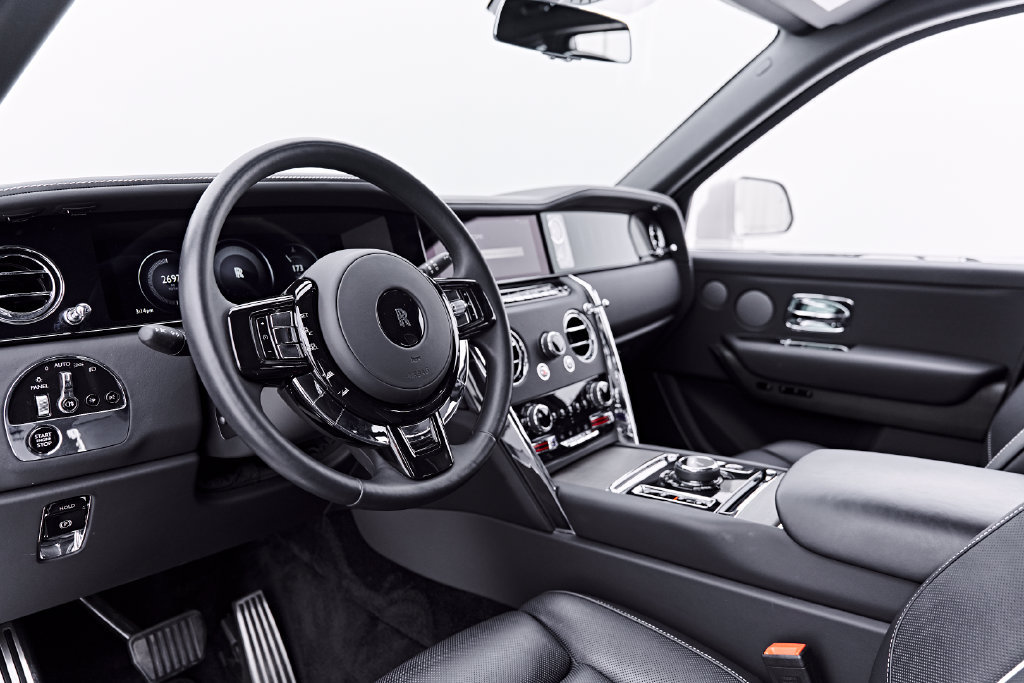 Used 2025 Rolls-Royce Cullinan AWD/4WD image 2