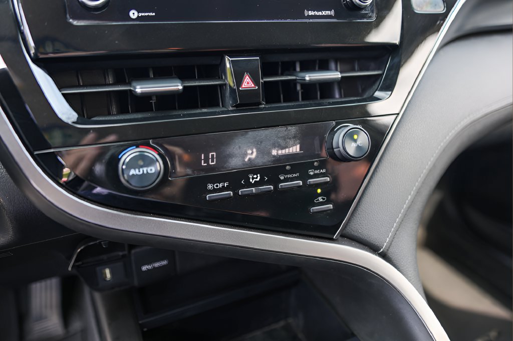 Used 2021 Toyota Camry SE FWD image 18