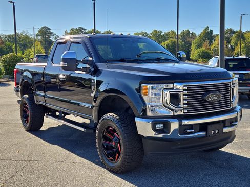 Used 2022 Ford F350 Lariat w/ Chrome Package image 4
