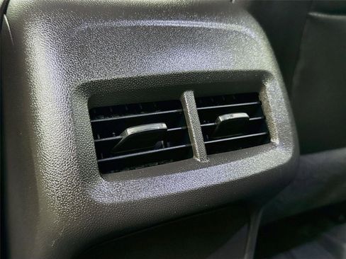 Used 2024 Chevrolet Equinox Premier AWD/4WD image 25