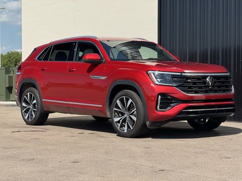 Used 2025 Volkswagen Atlas Cross Sport SEL Premium R-Line image 3