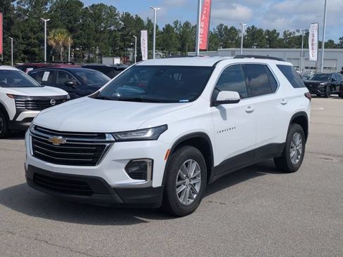 Used 2022 Chevrolet Traverse LT FWD image 7