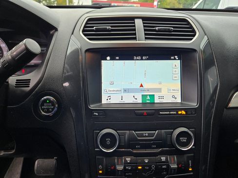 Used 2019 Ford Explorer XLT w/ Equipment Group 202A image 43