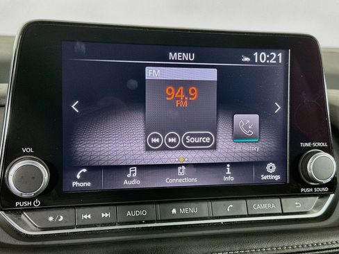 Used 2025 Nissan Rogue SV FWD image 21