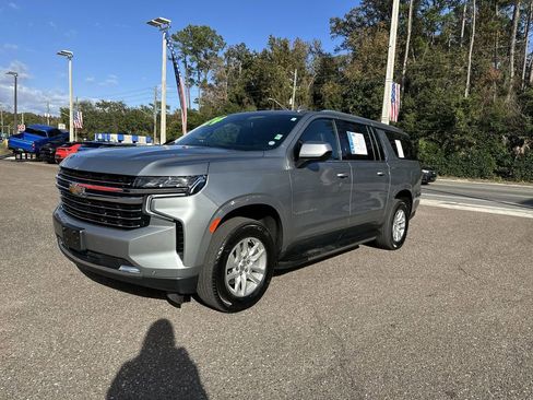Used 2024 Chevrolet Suburban LT image 12