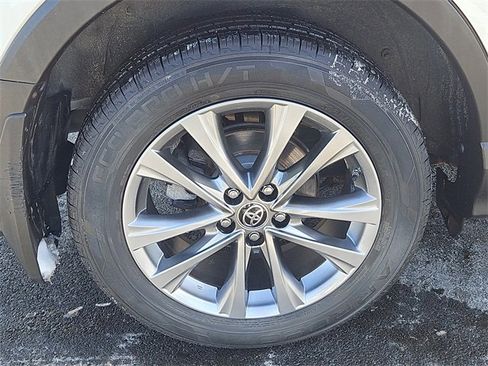 Used 2018 Toyota RAV4 Limited image 9