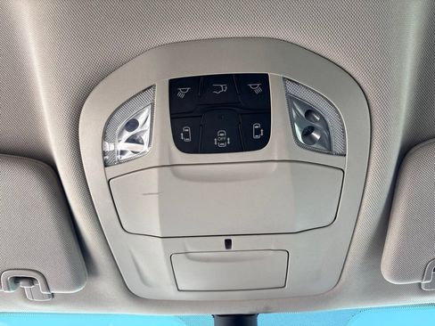 Used 2024 Chrysler Pacifica Touring-L FWD image 47