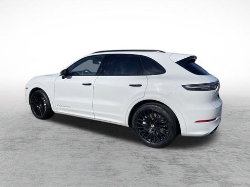 Used 2021 Porsche Cayenne Turbo image 5