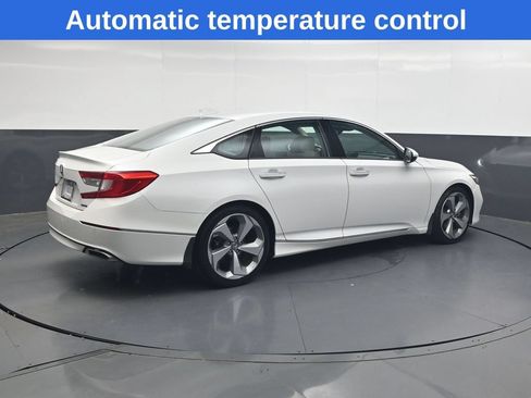 Used 2018 Honda Accord Touring image 4