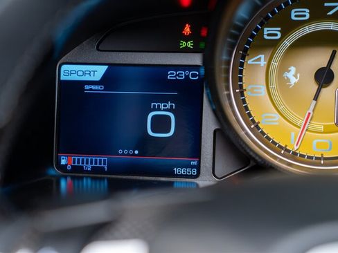 Used 2019 Ferrari 812 Superfast RWD image 25
