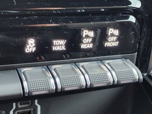 Used 2023 RAM 1500 Laramie AWD/4WD image 6