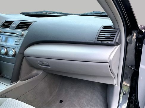 Used 2010 Toyota Camry LE FWD image 18