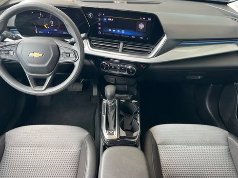 Used 2025 Chevrolet Trax LT FWD image 15