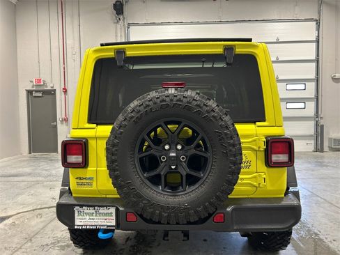 Used 2024 Jeep Wrangler Unlimited image 7