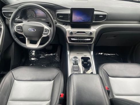 Used 2022 Ford Explorer XLT w/ Equipment Group 202A AWD/4WD image 10