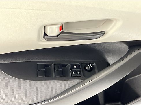 Used 2022 Toyota Corolla LE FWD image 17