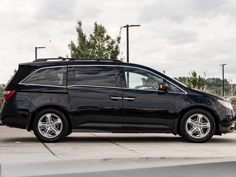Used 2013 Honda Odyssey Touring image 3