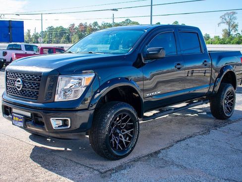 Used 2017 Nissan Titan S image 2