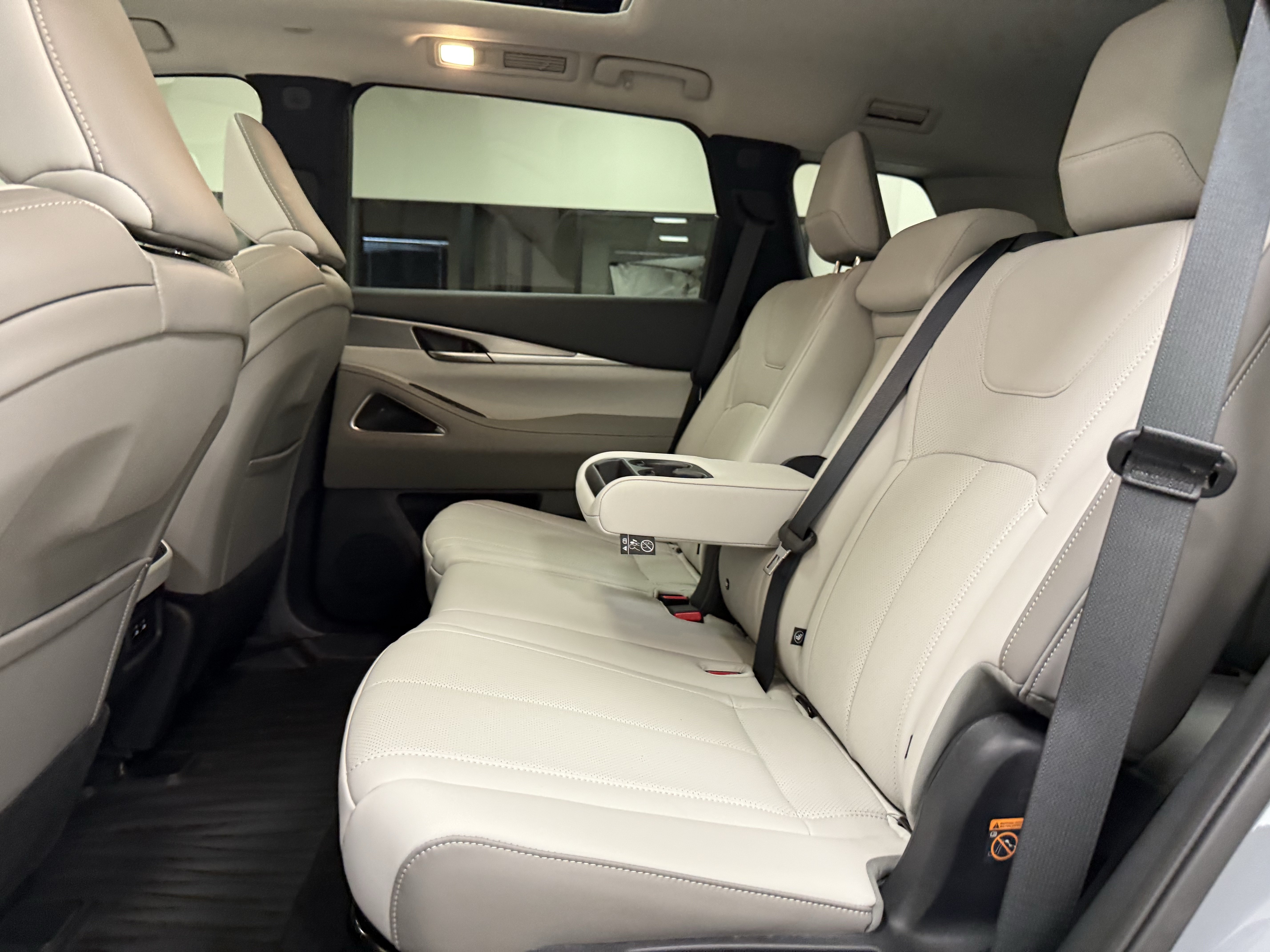 Certified 2027 INFINITI QX60 Luxe w/ Cargo Package FWD image 16