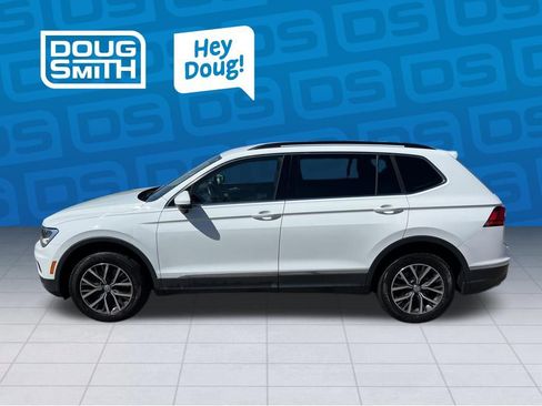 Used 2020 Volkswagen Tiguan SE image 2