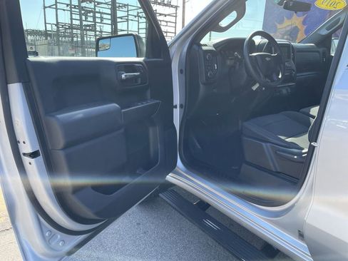 Used 2019 Chevrolet Silverado 1500 Custom w/ Custom Value Package AWD/4WD image 14