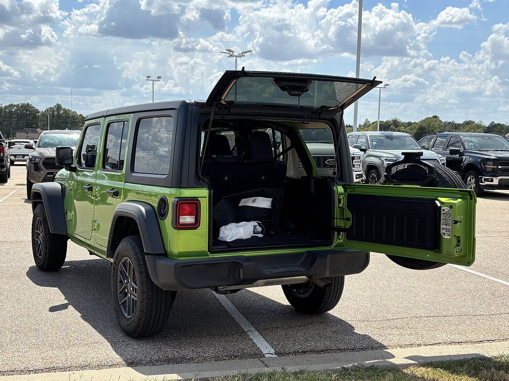 Used 2025 Jeep Wrangler Unlimited Sport AWD/4WD image 6