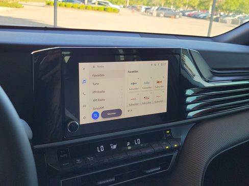 Used 2025 Toyota Camry SE image 22