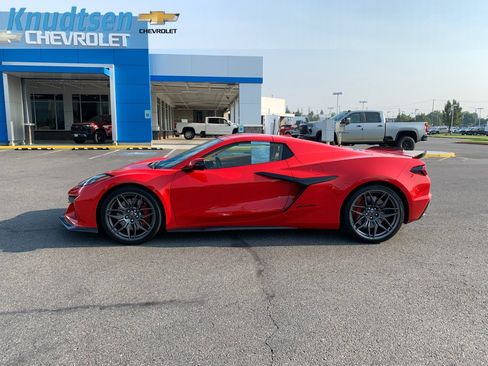 Used 2024 Chevrolet Corvette Z06 RWD image 4