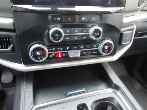 Used 2023 Ford Expedition XLT image 23