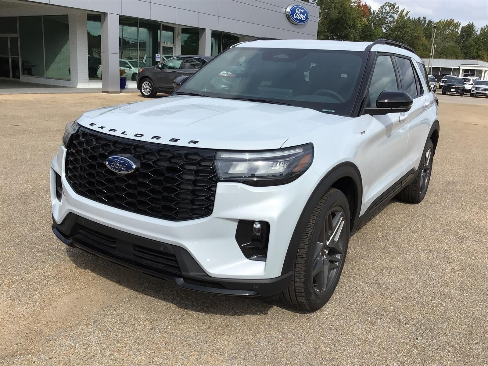 New 2026 Ford Explorer ST-Line w/ ST-Line Street Pack AWD/4WD image 5