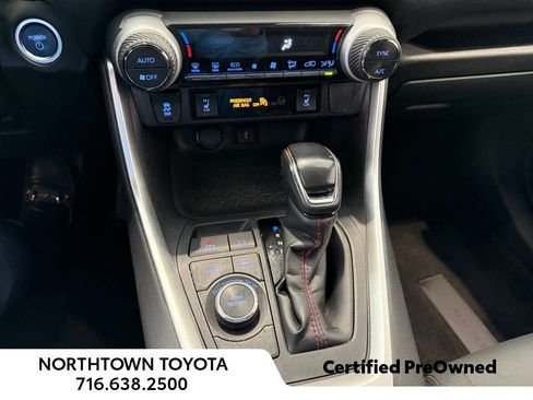 Used 2021 Toyota RAV4 SE w/ Weather & Moonroof Package AWD/4WD image 21