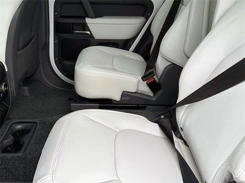 New 2025 Land Rover Defender 130 X-Dynamic SE image 12