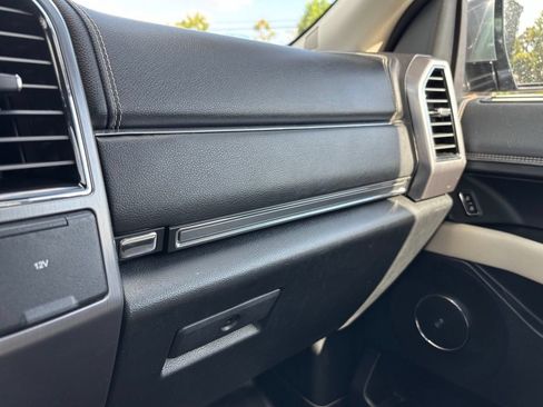 Used 2019 Ford Expedition Platinum RWD image 40