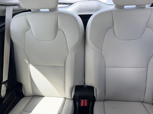 Certified 2025 Volvo XC90 T8 Core w/ Protection Package AWD/4WD image 18