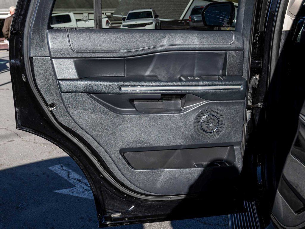 Used 2024 Ford Expedition XLT AWD/4WD image 9