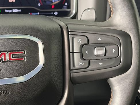Used 2025 GMC Sierra 1500 AT4 w/ Technology Package AWD/4WD image 18