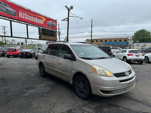 Used 2005 Toyota Sienna XLE image 6