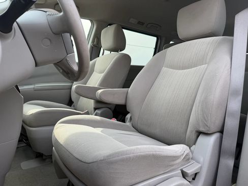 Used 2016 Nissan Quest SV FWD image 10