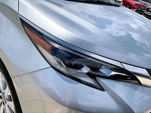 Used 2021 Toyota Sienna Platinum FWD image 27
