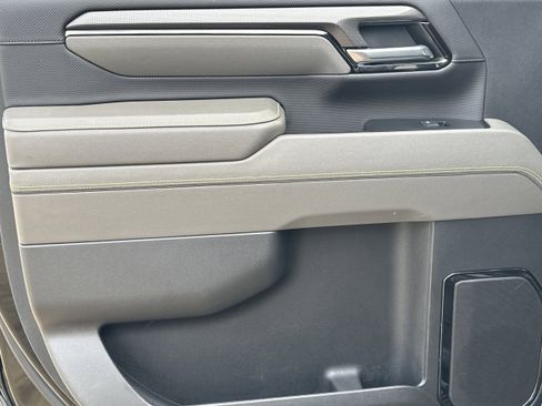 Used 2024 Chevrolet Silverado 2500 ZR2 w/ Technology Package image 21