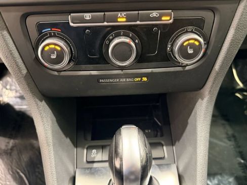 Used 2013 Volkswagen Golf 4-Door FWD image 20