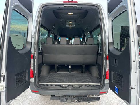 Used 2021 Freightliner Sprinter 2500 image 18