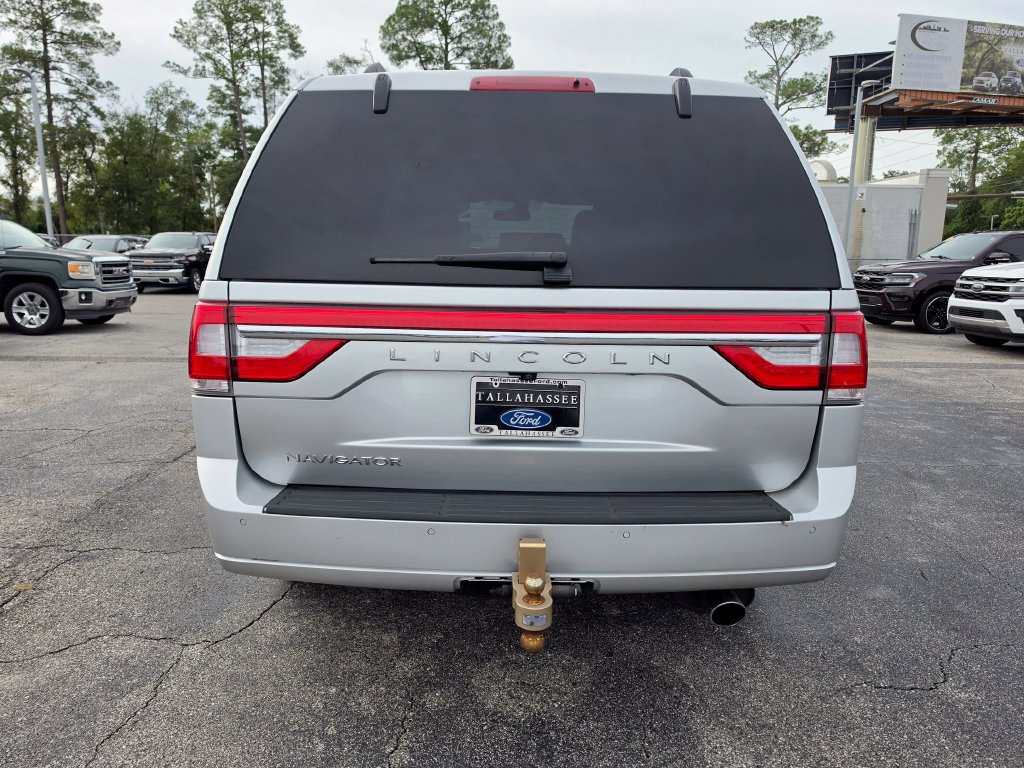 Used 2017 Lincoln Navigator Select RWD image 9