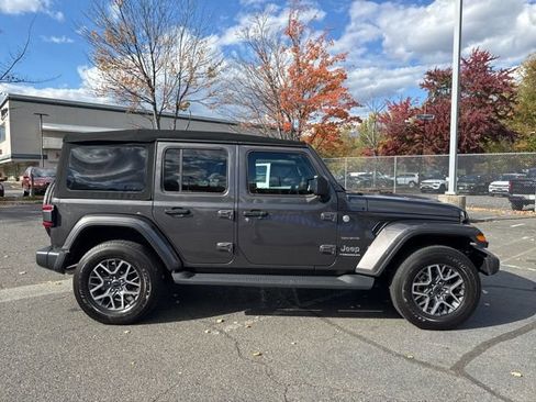 Used 2024 Jeep Wrangler Sahara image 18