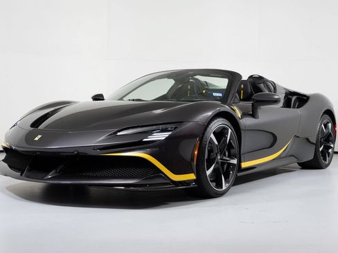 Used 2022 Ferrari SF90 Spider AWD/4WD image 25