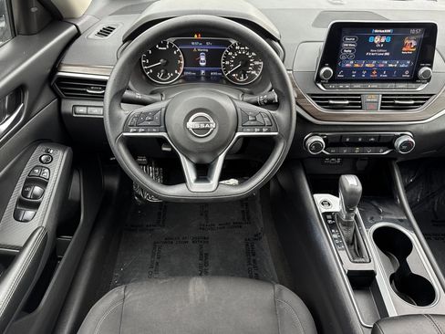 Used 2024 Nissan Altima 2.5 SV image 11