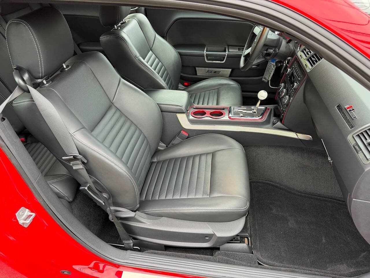 Used 2010 Dodge Challenger SE RWD image 15