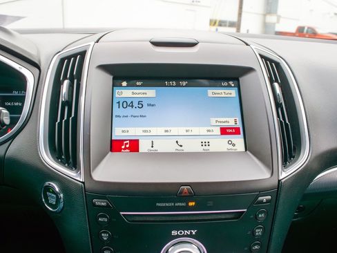 Used 2018 Ford Edge Titanium image 22